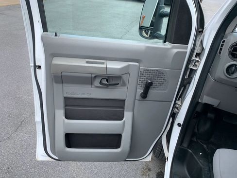 Used 2012 Ford E-150 and Econoline 150 image 8