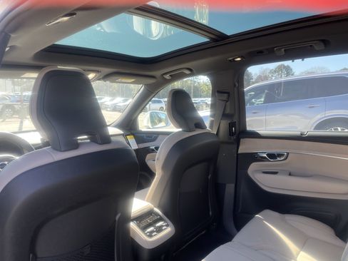 New 2026 Volvo XC90 B6 Ultra image 13