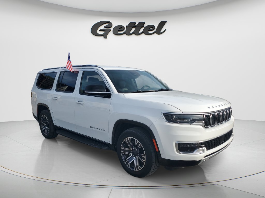 Used 2024 Jeep Wagoneer L Series II w/ Flexible Seating Group AWD/4WD image 3