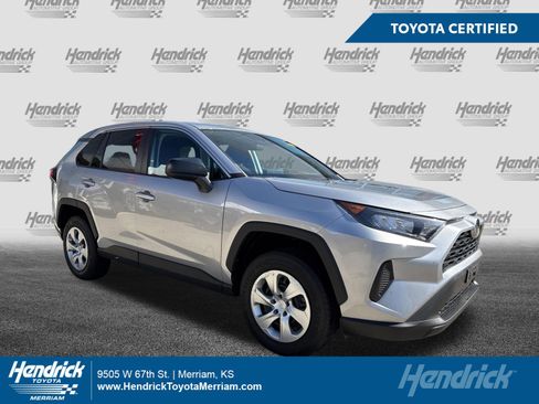 Used 2022 Toyota RAV4 LE FWD image 1