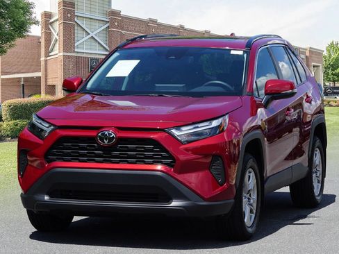 Used 2025 Toyota RAV4 XLE w/ Convenience Package FWD image 4
