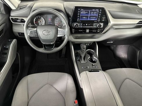 Used 2021 Toyota Highlander L image 13