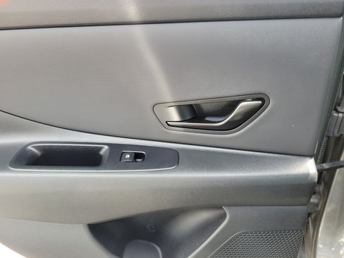 Used 2025 Hyundai Elantra Sport FWD image 11