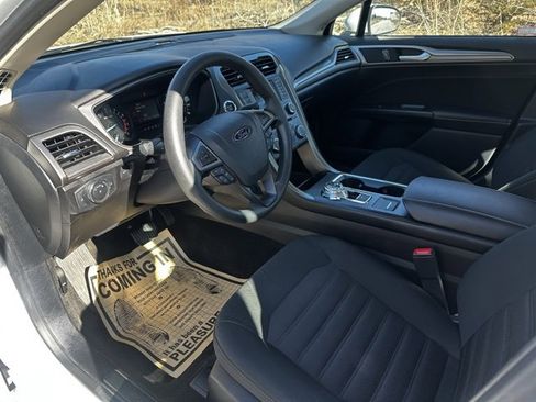 Used 2018 Ford Fusion SE image 11