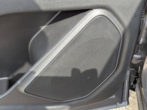 Used 2022 Ford Explorer XLT w/ Equipment Group 202A image 19