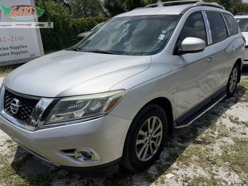 Used 2016 Nissan Pathfinder SV w/ SV Cold Weather Package FWD image 1