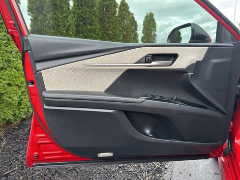 Used 2025 Toyota Camry XLE image 8