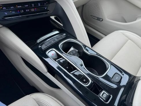 Used 2021 Buick Envision Essence w/ Technology Package I FWD image 12