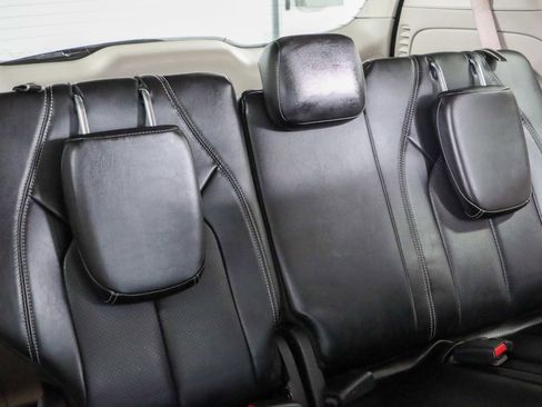 Used 2023 Chrysler Pacifica Touring-L FWD image 29