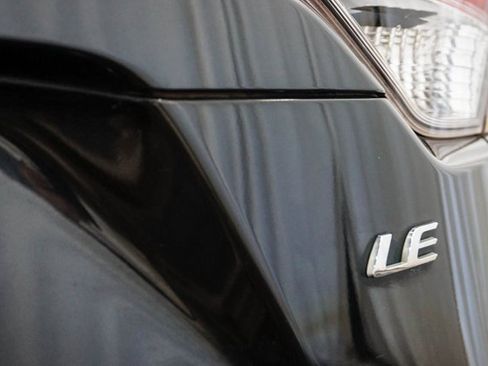 Used 2022 Toyota Corolla LE image 6