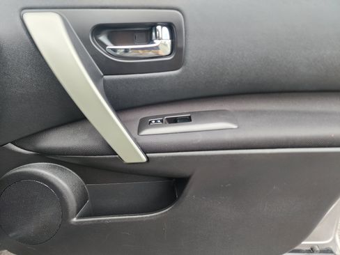 Used 2014 Nissan Rogue S FWD image 12