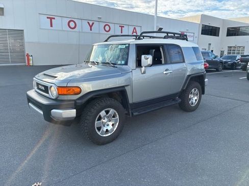 Used 2010 Toyota FJ Cruiser 4WD image 16