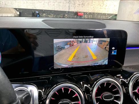 Used 2023 Mercedes-Benz GLB 250 4MATIC image 24
