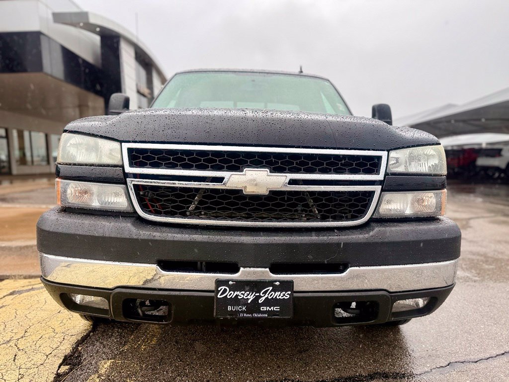 Used 2007 Chevrolet Silverado 2500 LT w/ Heavy-Duty Power Package RWD image 2
