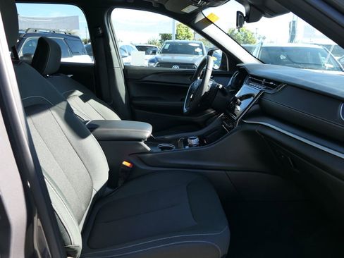 Used 2025 Jeep Grand Cherokee Laredo X w/ Luxury Tech Group I image 22