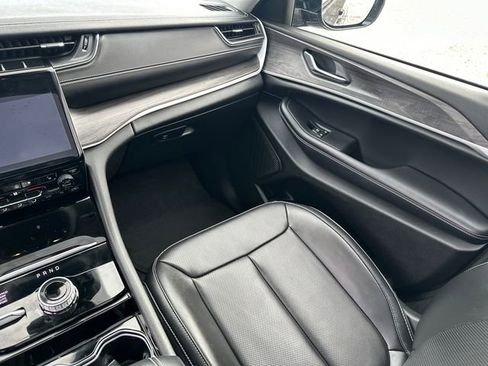 Used 2023 Jeep Grand Cherokee L Limited w/ Luxury Tech Group II image 28