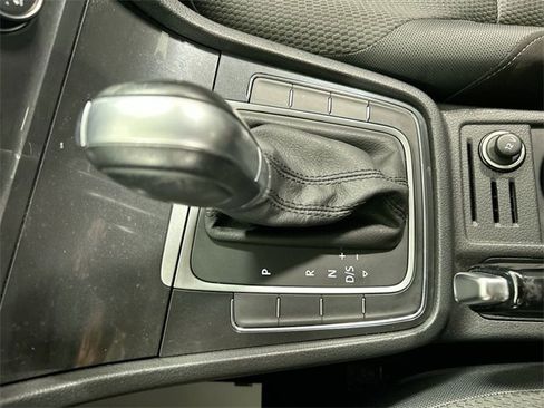 Used 2018 Volkswagen Golf S image 22