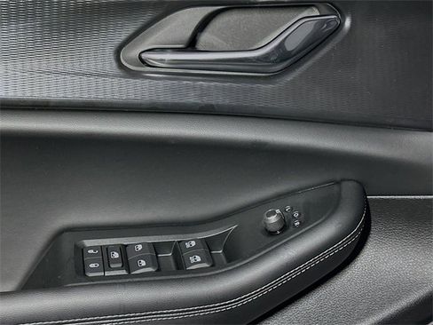 New 2025 Jeep Grand Cherokee Altitude image 12