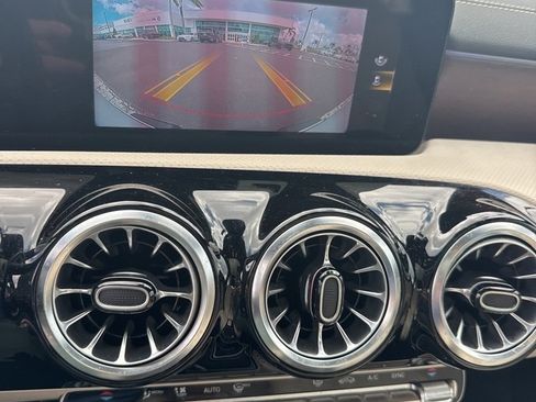 Used 2023 Mercedes-Benz CLA 250 image 3