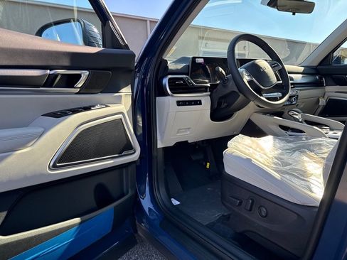 New 2025 Kia Telluride S image 11