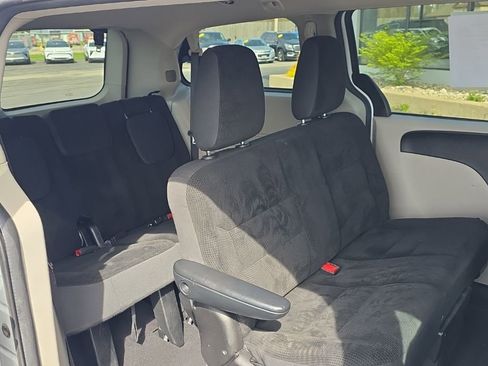Used 2019 Dodge Grand Caravan SE w/ UConnect Hands-Free Group FWD image 17