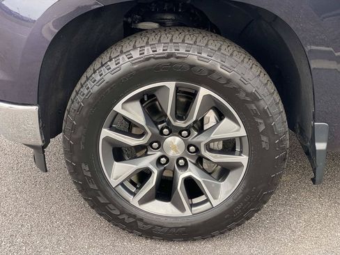 Used 2023 Chevrolet Silverado 1500 LT AWD/4WD image 12