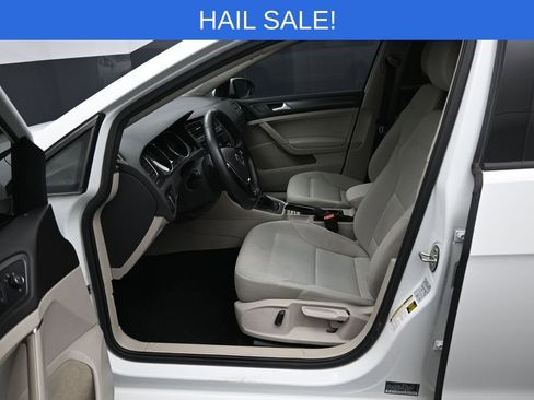 Used 2018 Volkswagen Golf S image 9