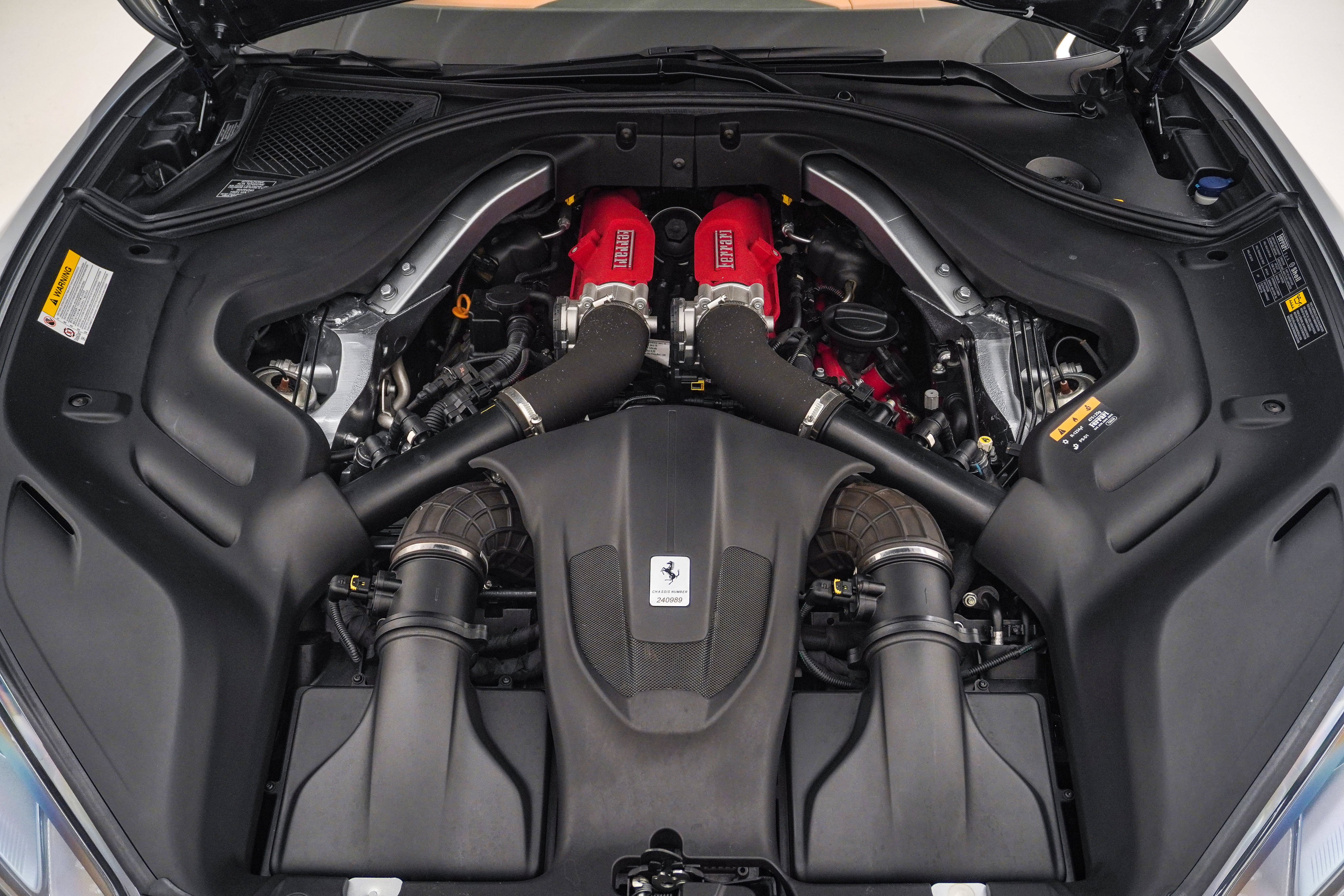 Used 2019 Ferrari Portofino RWD image 37