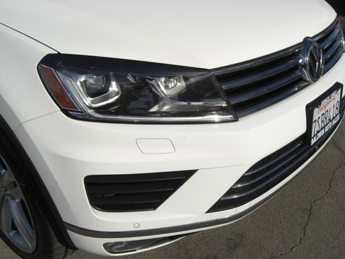 Used 2016 Volkswagen Touareg Executive AWD/4WD image 19