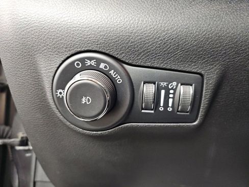 Used 2023 Jeep Compass Trailhawk image 18