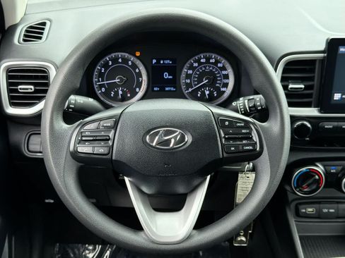 Used 2022 Hyundai Venue SE FWD image 23