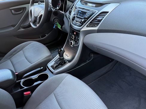 Used 2016 Hyundai Elantra SE FWD image 17