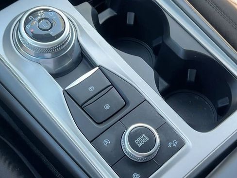 Used 2024 Ford Explorer XLT image 31