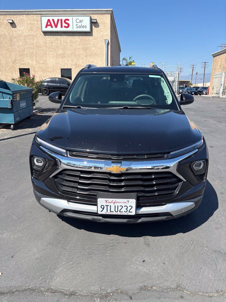 Used 2025 Chevrolet TrailBlazer LT AWD/4WD image 2