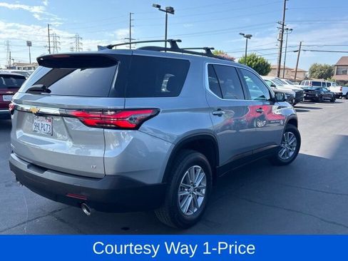 Used 2023 Chevrolet Traverse LT FWD image 4