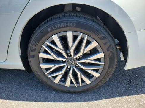 Used 2025 Nissan Altima 2.5 SV FWD image 24