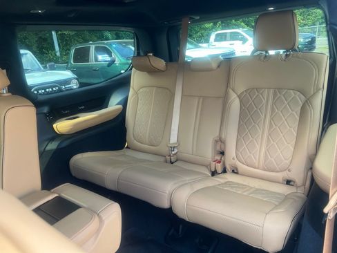 Used 2025 Jeep Grand Wagoneer Series III w/ Rear Seat Video Group 1 AWD/4WD image 21