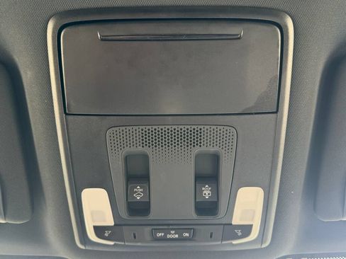 Used 2025 Honda Pilot Black Edition image 36