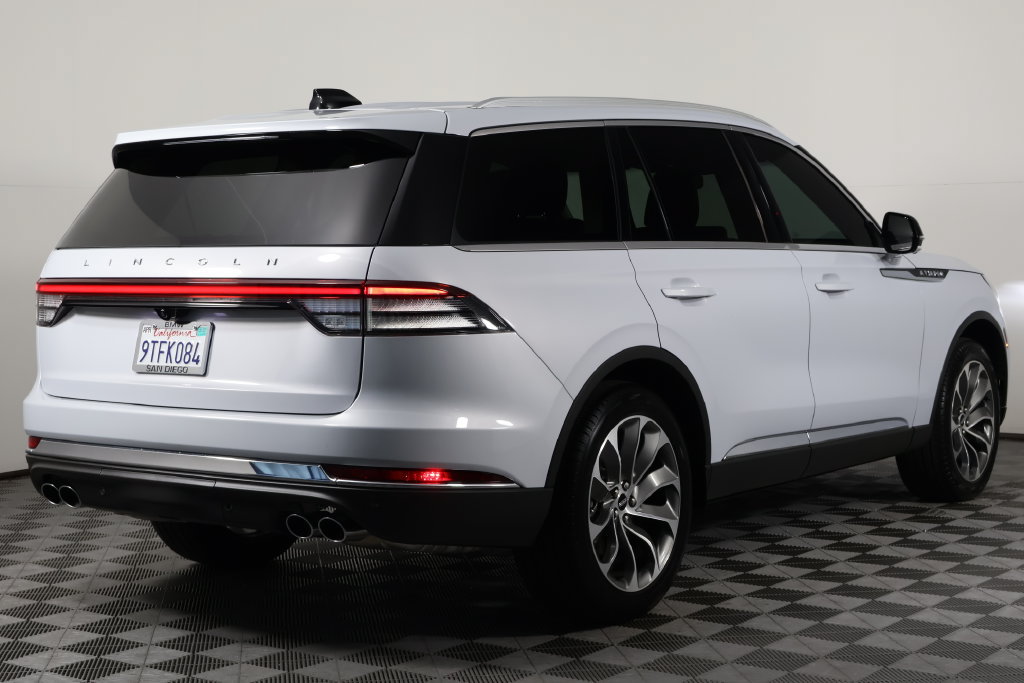 Used 2025 Lincoln Aviator Reserve AWD/4WD image 4