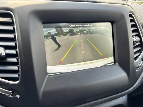 Used 2019 Jeep Compass Latitude AWD/4WD image 24
