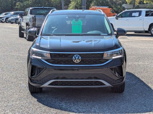 Certified 2022 Volkswagen Taos SE w/ Panoramic Sunroof Package image 10