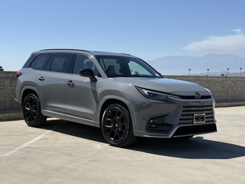 New 2026 Lexus TX 350 AWD image 2
