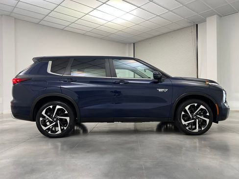 Used 2023 Mitsubishi Outlander SE image 8