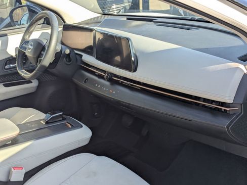 Used 2023 Nissan Ariya AWD image 32