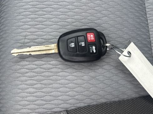 Used 2019 Toyota Corolla LE w/ Carpet Mat Package (TMS) image 29