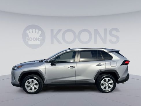 Used 2022 Toyota RAV4 LE image 2