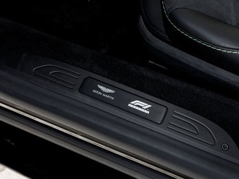 Used 2023 Aston Martin V8 Vantage Coupe image 58