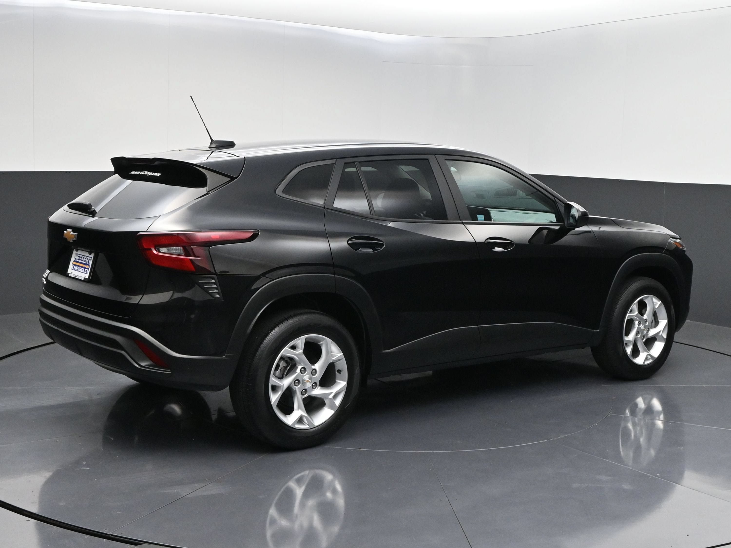 Certified 2025 Chevrolet Trax LS w/ LS Convenience Package FWD image 8