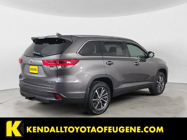Used 2019 Toyota Highlander XLE AWD/4WD image 5