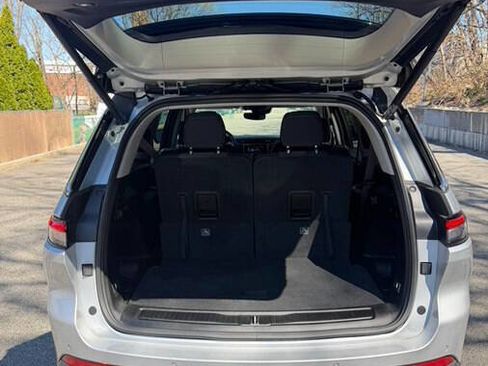 Used 2022 Jeep Grand Cherokee L Laredo w/ Luxury Tech Group I image 16